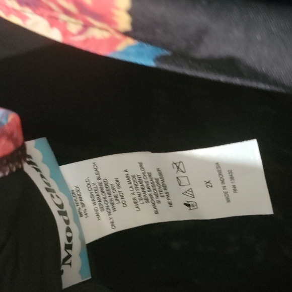 Modcloth BLACK FLORAL Kelsie One-Piece Swimsuit - Picture 4 of 4